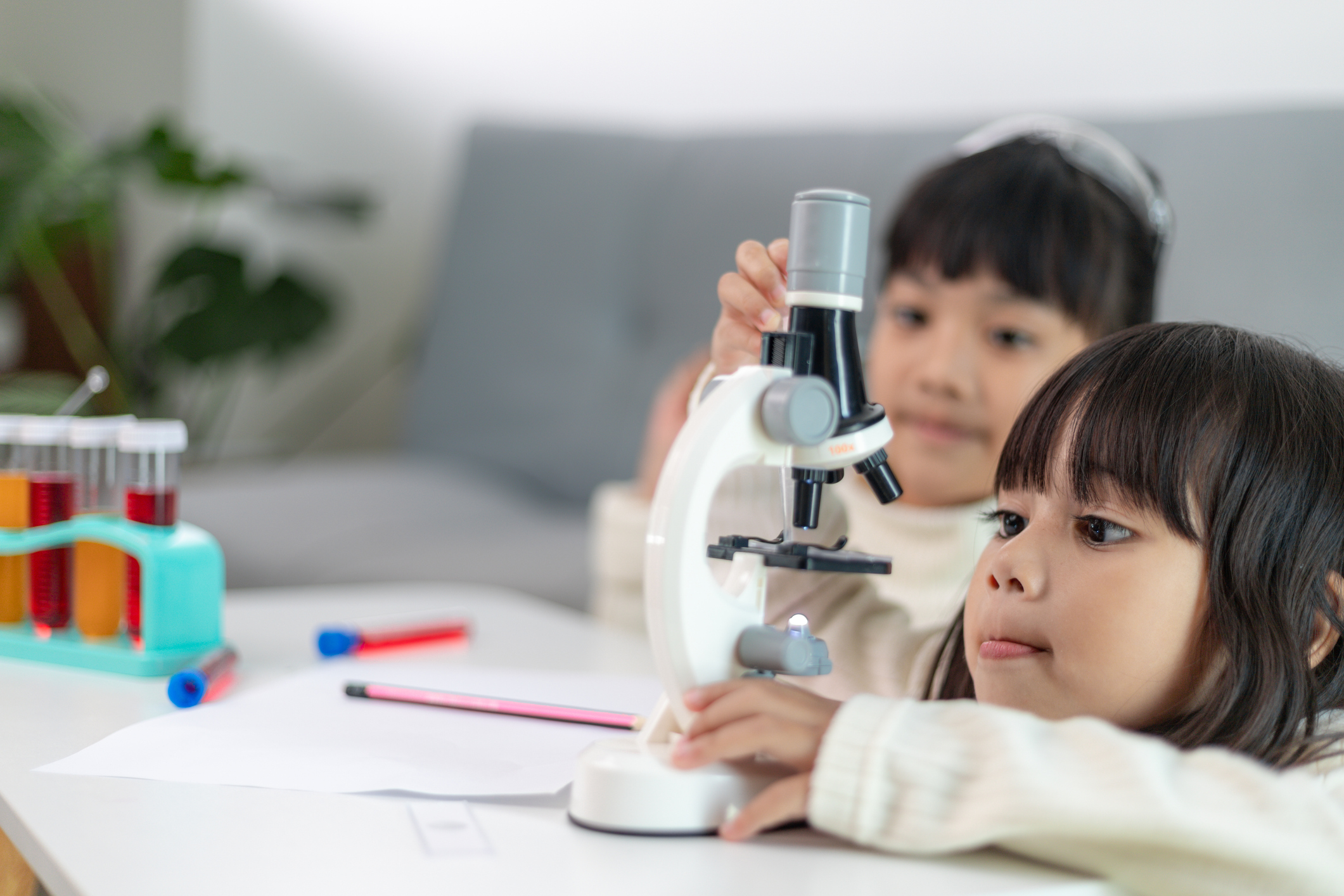 Preschoolers Exploring Science with a Microscope